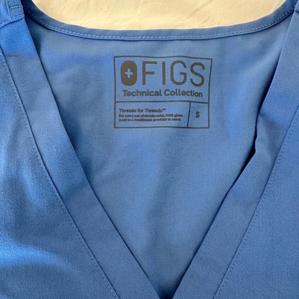 Figs Casma three pocket scrub top